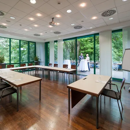 Hotel Congress Mercure An Der Messe 4*